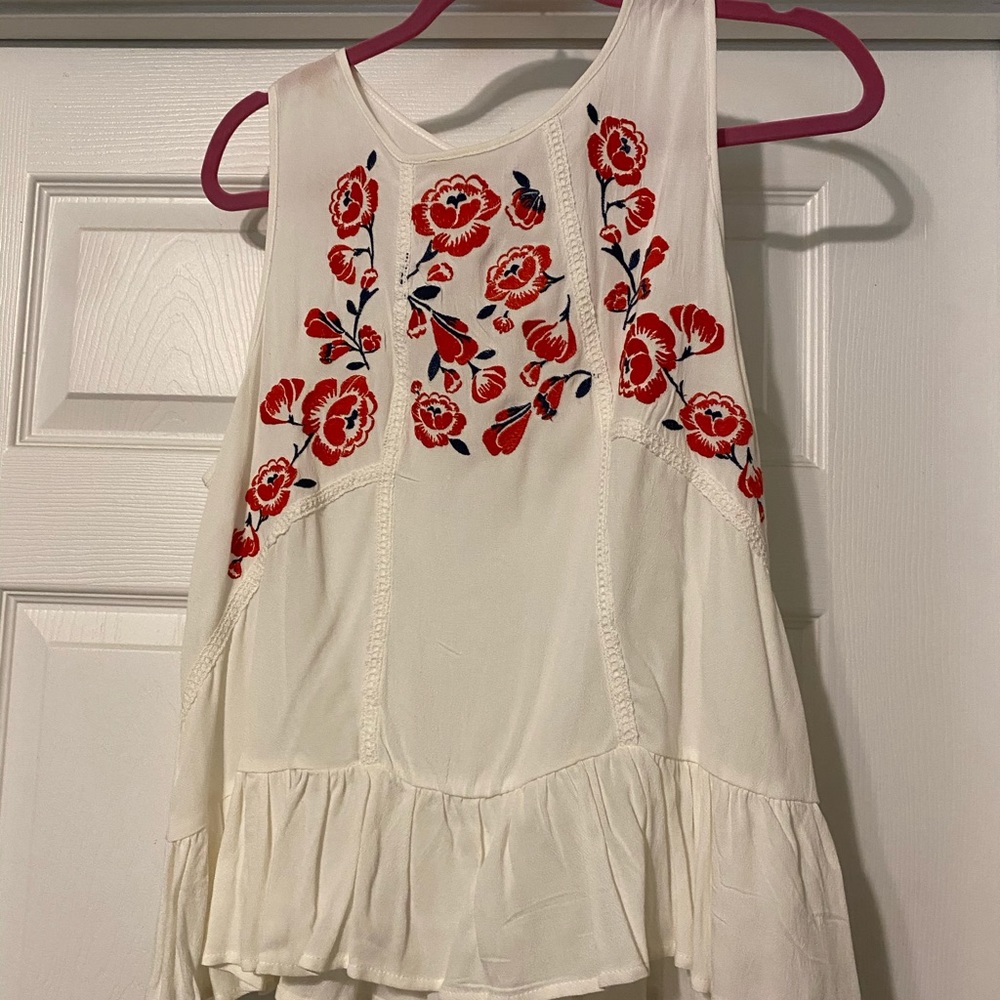 NWT - Floral Clowy Crop Top